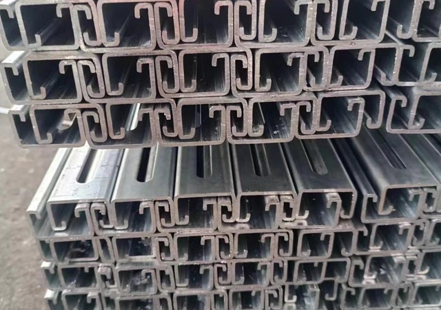 steel-z-purlins-2.jpg